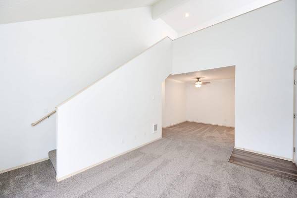 $1,530 / 1br - 738ft2 - 1BR/1BA + Loft - Perfect for Extra Space or Office! (Downtown Battle Ground)63672654120835123