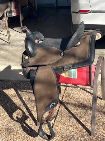 Abetta Saddle, Pad, Blanket, Lead Rope 1