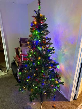 Pre lit christmas tree 1