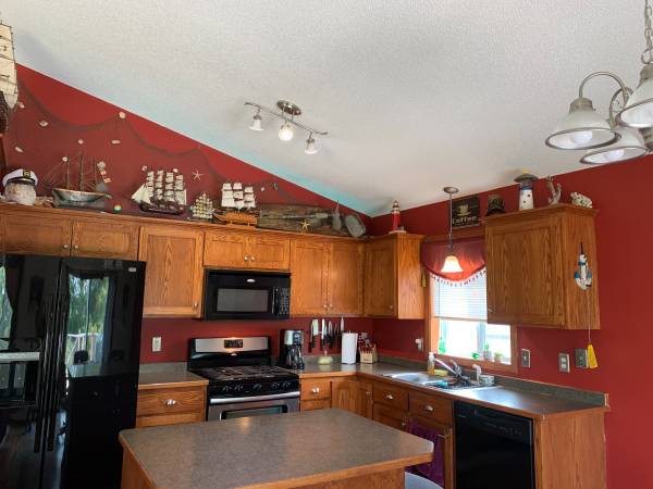 $325,000 / 4br - 2256ft2 - Charming Home Alert! 1.58 Acres! (Rush City)64003961085699121