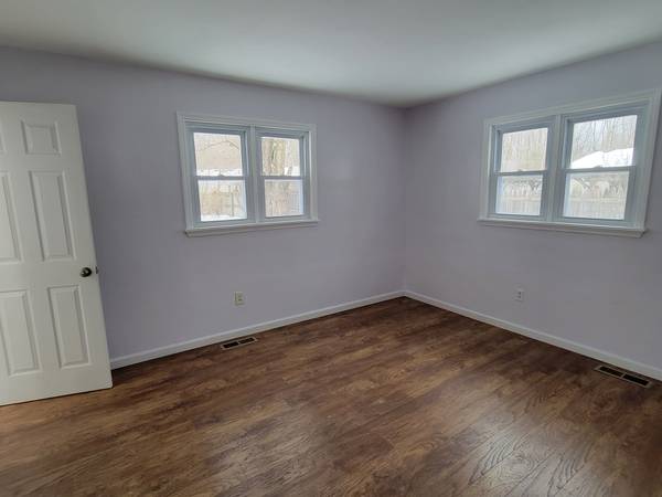 $3,100 / 3br - 1108ft2 - Renovated 3BR/1BA modern house w/ solar near Bard in Collegepark (Red Hook / Collegepark)64035736497537124