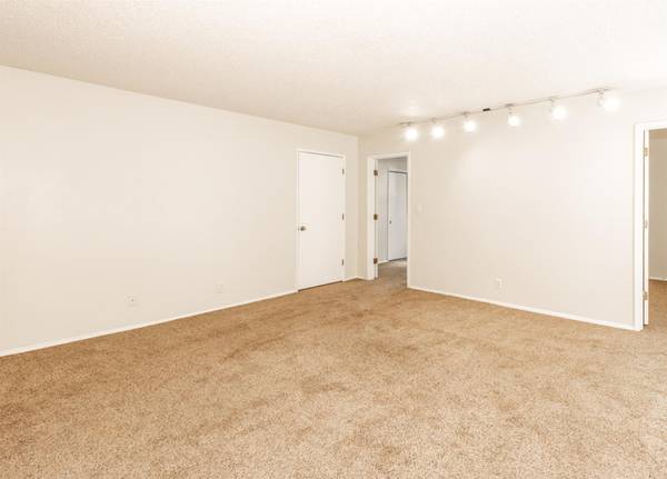 $1,099 / 1br - Techos Altos, Admite Gatos, Puntuaciones de Bicicleta, Caminata y Tránsito de más de 90 (Goose Hollow en la 14th)63914740153347121
