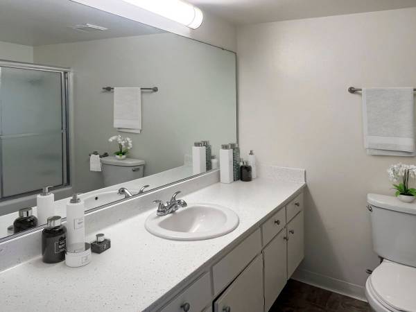 $2,448 / 1br - 982ft2 - 1 Bedroom plus Loft: Covered Parking, Pool and On-site Laundry Rooms (Sherman Oaks)63700977278721121