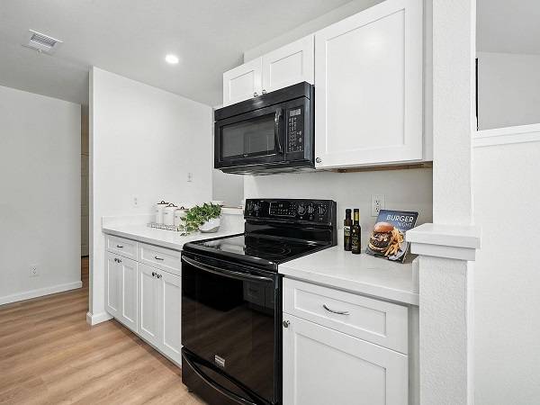 $1,020 / 2br - 1043ft2 - Bright top-floor 2br condo w/ garage & resort amenities (dublin / pleasanton / livermore)63657863493251121