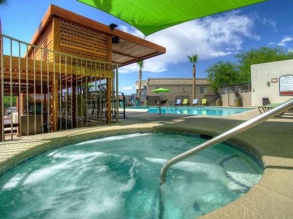 $1,230 / 2br - 812ft2 - Internet de alta velocidad, Casa club, Parque para perros, Patio/Balcón privado63675082253185122