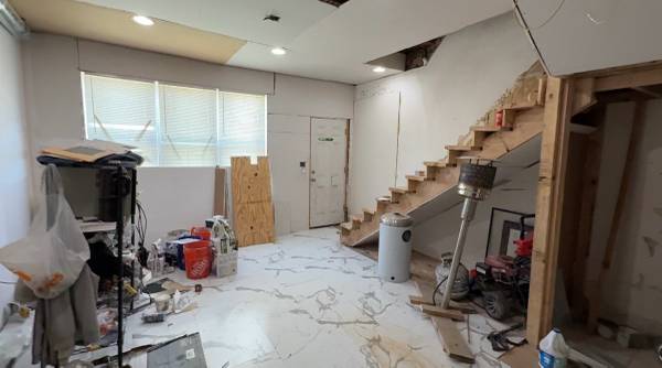 $65,000 / 4br - 1140ft2 - Townhome needs to be remodeled (Pullman, Chicago)63960013762562121