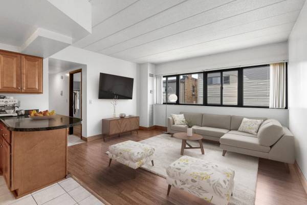 $1,230 / 1br - 572ft2 - Refrigerator, Controlled Access, Wood-Style Flooring (3812 Bates St, Pittsburgh, PA)64013363027971123