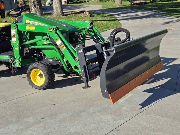 Hydraulic angle snowplow John Deere quick attach 1