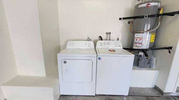 Swimming Pool, Microwave, Washer/Dryer 1