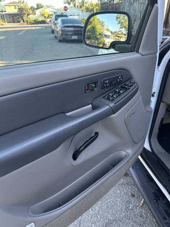 2003 Chevy Tahoe LT 4WD V8 blanco - $3.900 (campbell)63471062693761124