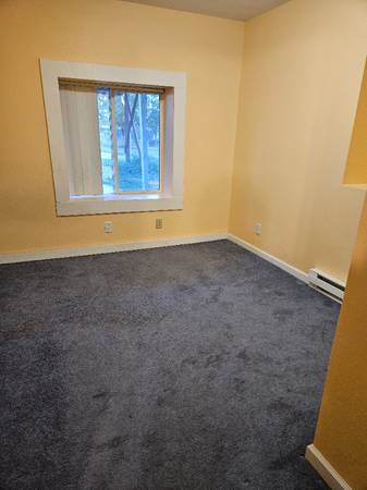 $1250.00 / 3br - 1100ft2 - 3 Bed 1 Bath Apartment in a Small Multi-Family Building of just 5 unit63953482449026122
