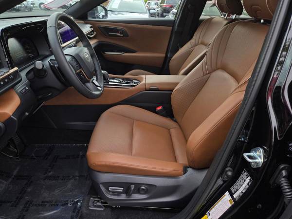 2026 Toyota Crown Signia XLE - Photo 15