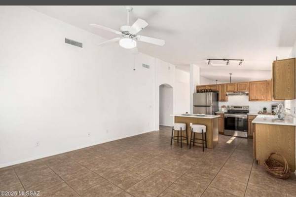 $2250.00 / 3br - 1511ft2 - Casa de 3 habitaciones mejorada con patio privado en La Cholla Ridge Noroeste63674722422019122