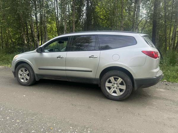2011 Chevy Traverse LT 4x4, fila trasera - $4.200 (Wasilla)63442752867841121