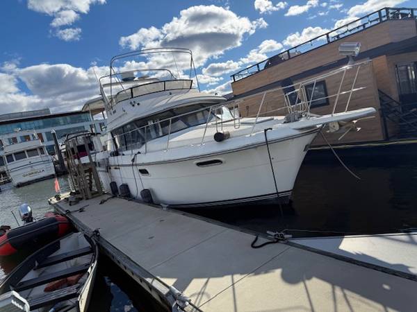 Carver 3807 Aft Cabin Motor Yacht - Spacious Liveaboard - $93,000 1