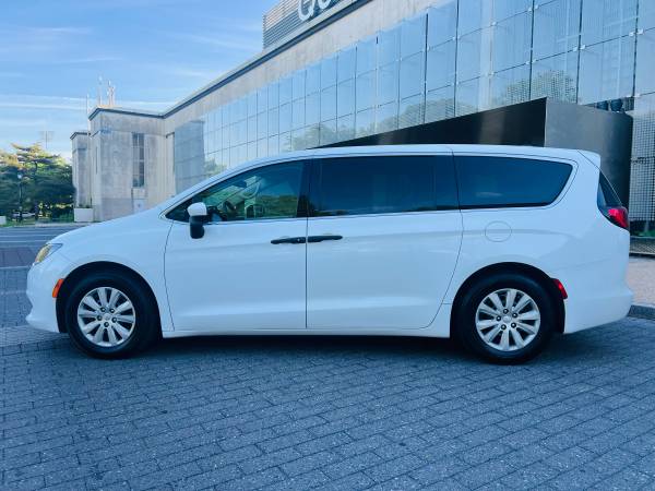2020 Chrysler Voyager L - $11,900 (Brooklyn)63654710599041123