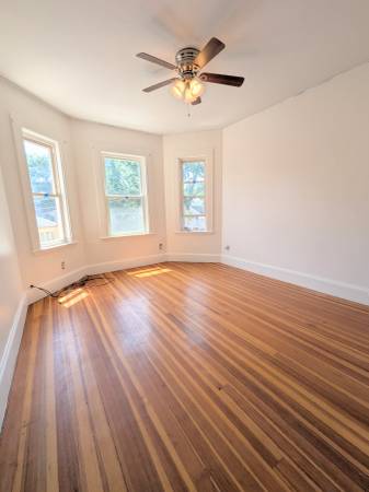 $925 / 1100ft2 - Room for rent in Dorchester (Savin Hill RED LINE TRAIN) (boston)63797254211459123