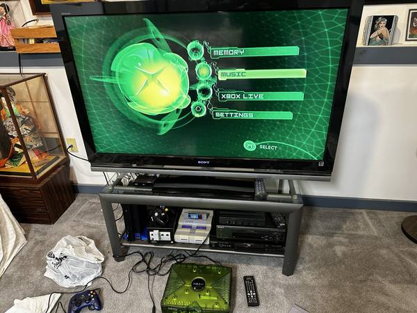 Original Halo Edition Xbox with 4 Controllers and Games - $500 (Medford)63471243972483124