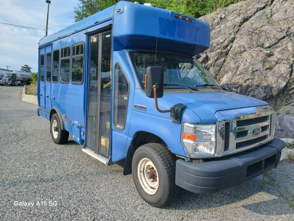 2013 Ford E350 Super Duty Cutaway Van Cab-Chassis 2D 1