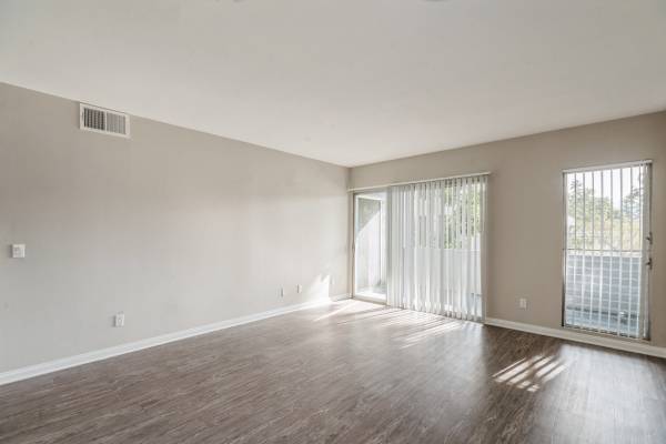 $3,999 / 3hab - 1600ft2 - Lavadora/Secadora en la Unidad, Plazas de Aparcamiento Cubiertas, Armarios Amplios con Espejos, Patio Privado (Thousand Oaks)63668270766467124