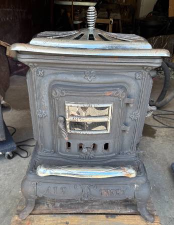 Parlor Stove Burns Coal or Wood! 1