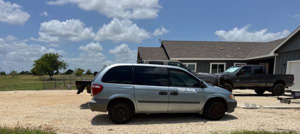 Vehículo con volante a la derecha, Dodge Caravan 2006 - $4500 (Bertram)63439108548225124
