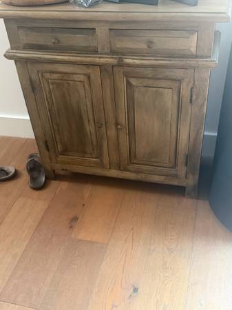 Cabinet 1