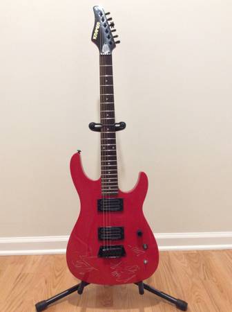 Kramer Guitar con estuche - $1,50063471346173699120