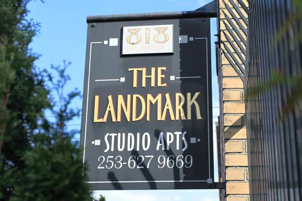 $1,015 / 320ft2 - ¡Tenlo todo en Landmark Court Apartments! Vida urbana en su máxima expresión (Tacoma)63688425404929123