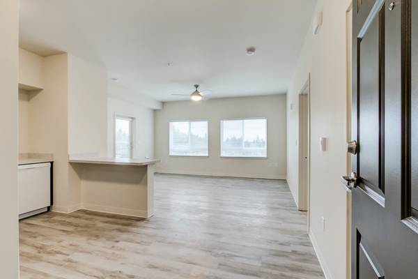 $1,725 / 1br - 578ft2 - Custom Window Coverings, Refrigerator & Dishwasher63688407253249121