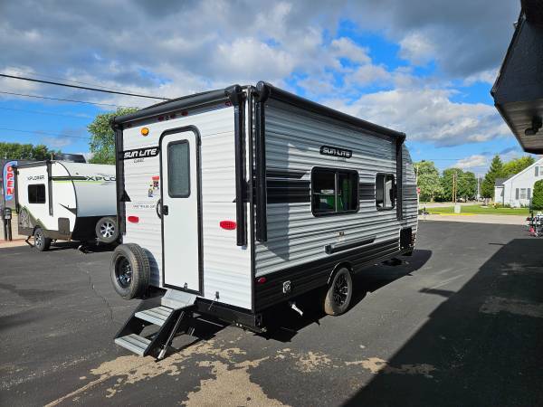 Nuevo remolque de viaje Sunlite 18 RD 2025 - $19.495 (Pulaski/Schultz Rv)63470461627395122
