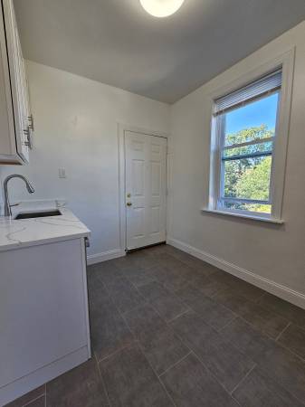 $1,495 / 1br - SUPER SUNNY updated 1 bed w/ dishwasher, dining room, pets okay (Rogers Park)63959874900611123