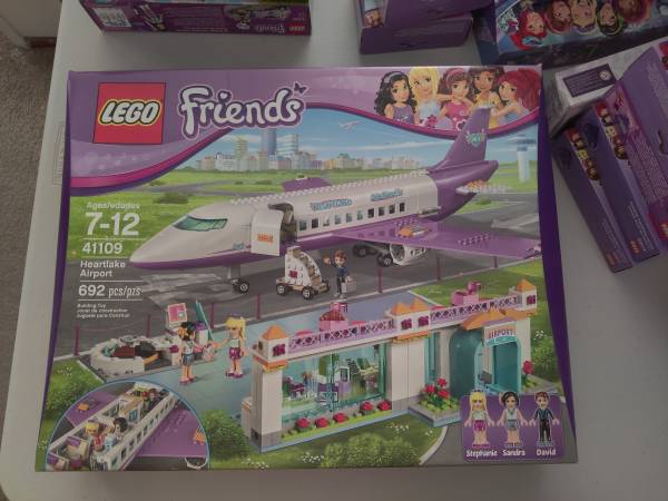 LEGO Friends Heartlake Airport 41109 1