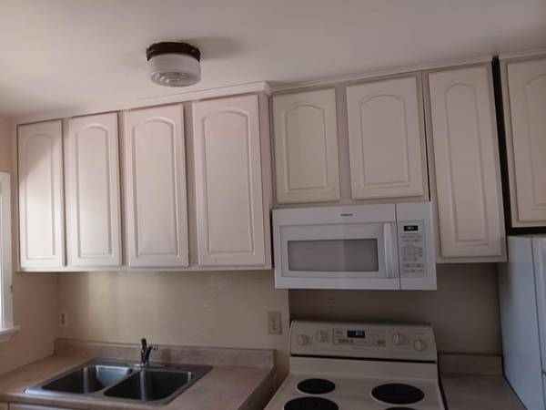 $1,250 / 400ft2 - Lovely Studio Cottage in Placerville   (Pleasant Valley Road) (Placerville)64043839381763121