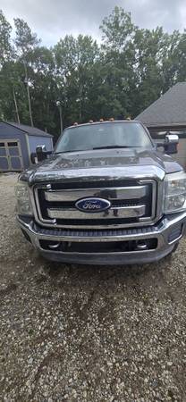 2011 Ford F350 crew cab - Photo 3