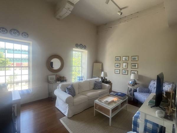 $3,000 / 2br - 700ft2 - Charlestown Penthouse w/ In-Unit Laundry - Available Now (Boston)64213547760514120