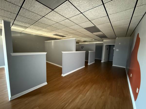 $933 / 800ft2 - Commercial Suite Available in Athens Mission Sq (Suite(s) 29,30,34) (Athens)63792093644929120