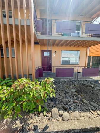 $1,300 / 2br - 725ft2 - Special- 2 bedroom 1 bathroom downstairs apartment with A/C (salem)63660394308099120