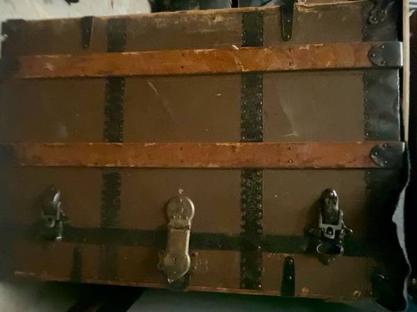 Vintage Trunk 1