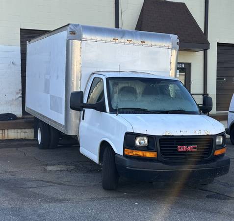 Camión de caja GMC Savana 2012 en buenas condiciones - Precio reducido - $6,500 (MD, DC, VA)63618543578243121