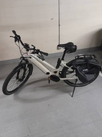 Specialized Turbo Vado 4.0 Step-Through – Excellent Condition 1