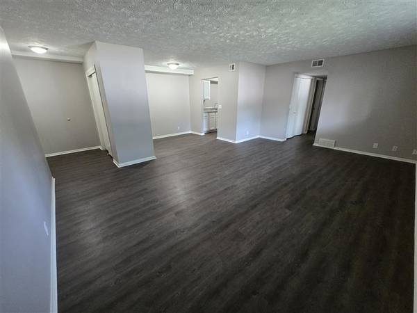 $1,490 / 3br - 1350ft2 - Spacious 3BR 🏡 Pet Friendly – Pool, W/D Hookups, & More! (10905 North Mill Court, Omaha, NE)63681695593217121