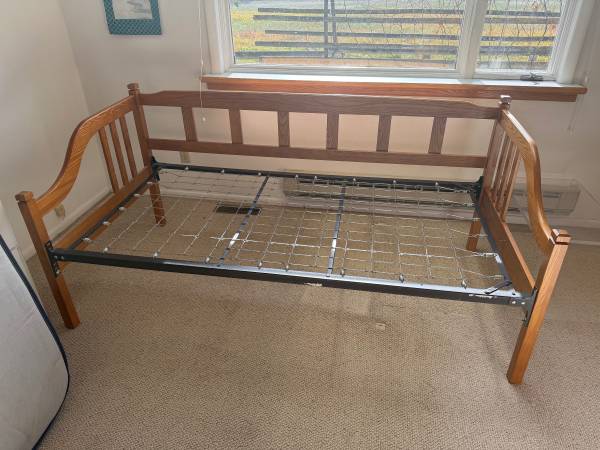 Solid oak twin daybed and 2 mattresses 1
