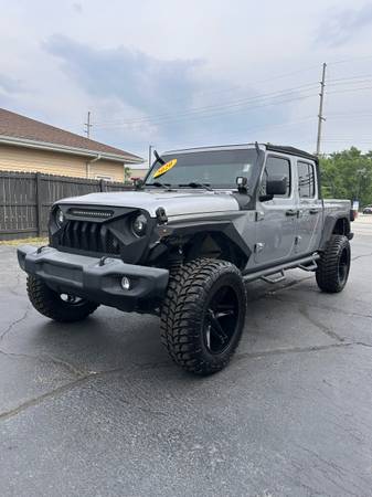 2020 JEEP GLADIATOR SPORT 4X4 - $1,000 (Hammond)63619112336643122
