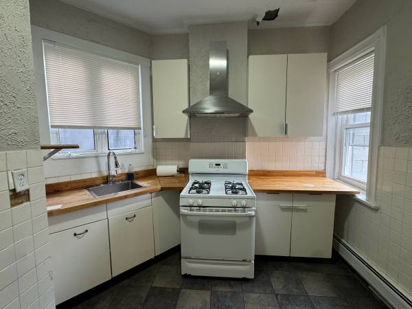 Nice 1 Bed. 1 Bath apt on Adams St. Newark NJ-$1,595 1