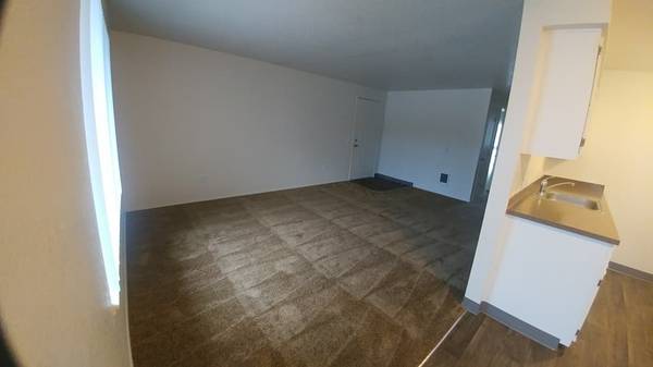 $1,595 / 2br - 850ft2 - Awesome Two Bedroom, w/washer & dryer, covered parking. (East Gresham)63777227491075121