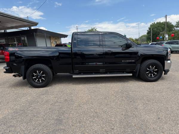 Camioneta Chevrolet Silverado 1500 Crew Cab 4x4 4WD LT usada de 2017 - $23,999 (Colorado's Midway Motors)63621876957697122