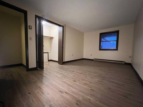 $950 / 2br - 850ft2 - 2BR with Balcony Endicott Municipal Electric Area (Endicott)64035576314625122