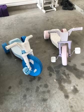 2 motos de niño ($5x las 2) 1