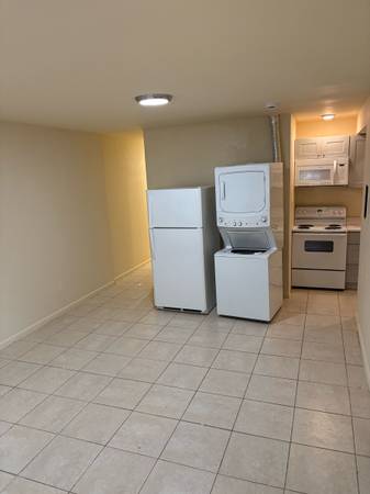 $2,200 / 2br - Great location capitol hill 2 BR 1 BA (Washington)64040194642435121